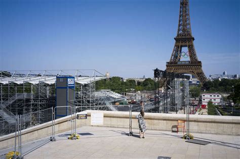 Paris tourism drops before the Olympics .